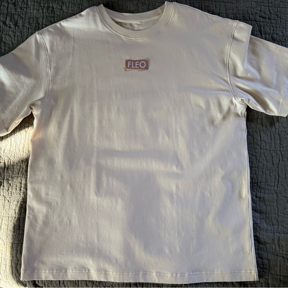 Fleo Essential Tee Oversized - Picture 2 of 3